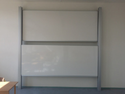  Dvojdílná bílá pylonová tabule